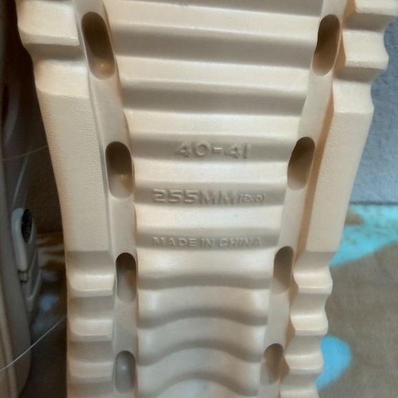 Khaki Casual Clogs with decorative charms/Jibbitz~Size 8-8.5 or 40-41~NEW - Picture 14 of 16